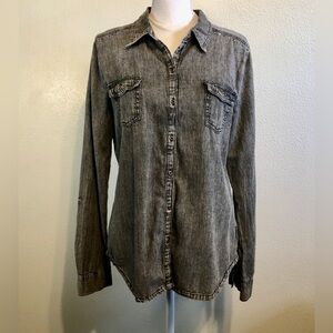 L.E.I. Junior XL (15/17) Washed Button Down Denim Shirt Beautiful Pre-owned